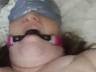 Fat babe gets her pussy all fucked up from fingering
